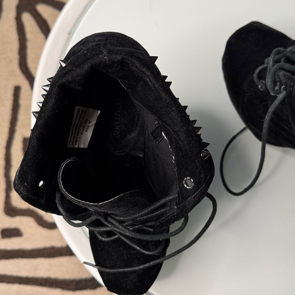 Elegant Black Heeled Boots with Stud Accents - Picture 2 of 6